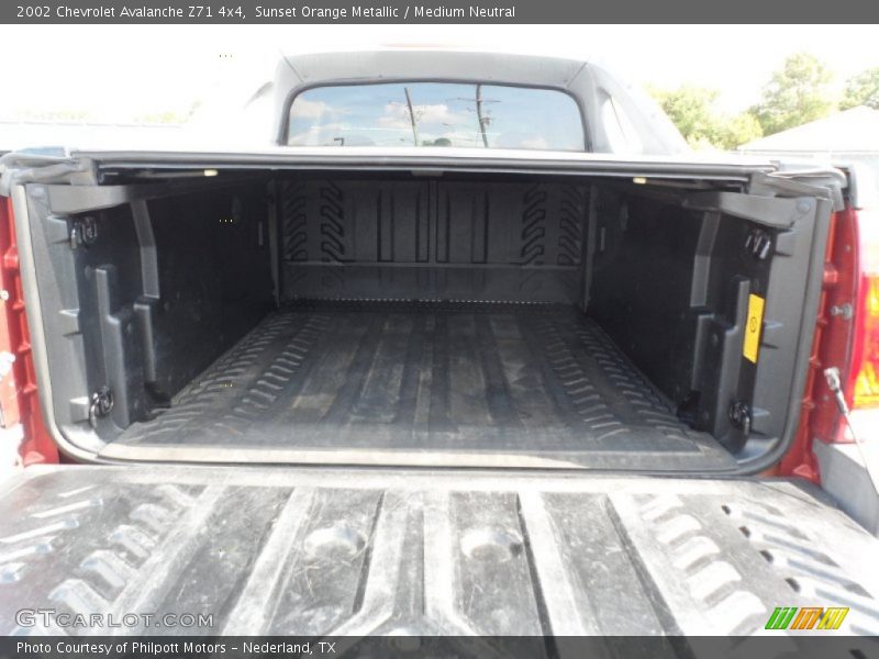 Sunset Orange Metallic / Medium Neutral 2002 Chevrolet Avalanche Z71 4x4