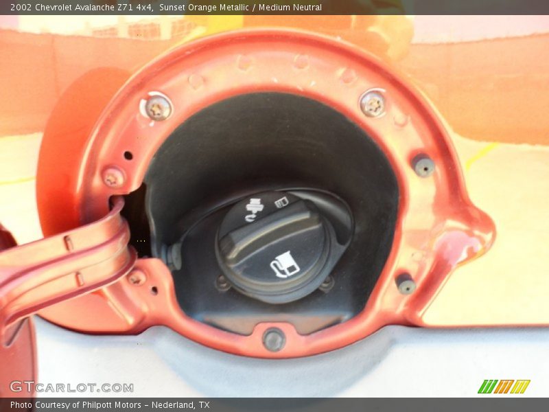 Sunset Orange Metallic / Medium Neutral 2002 Chevrolet Avalanche Z71 4x4