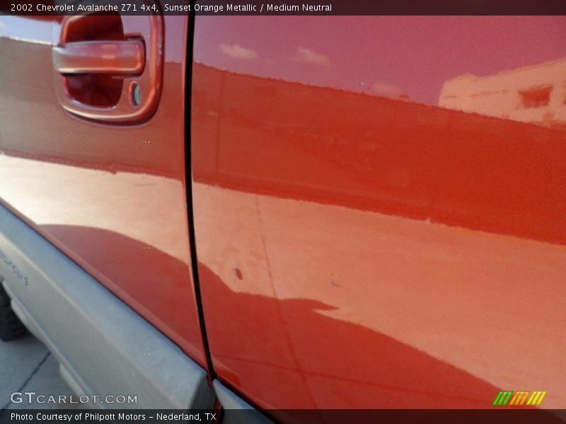 Sunset Orange Metallic / Medium Neutral 2002 Chevrolet Avalanche Z71 4x4