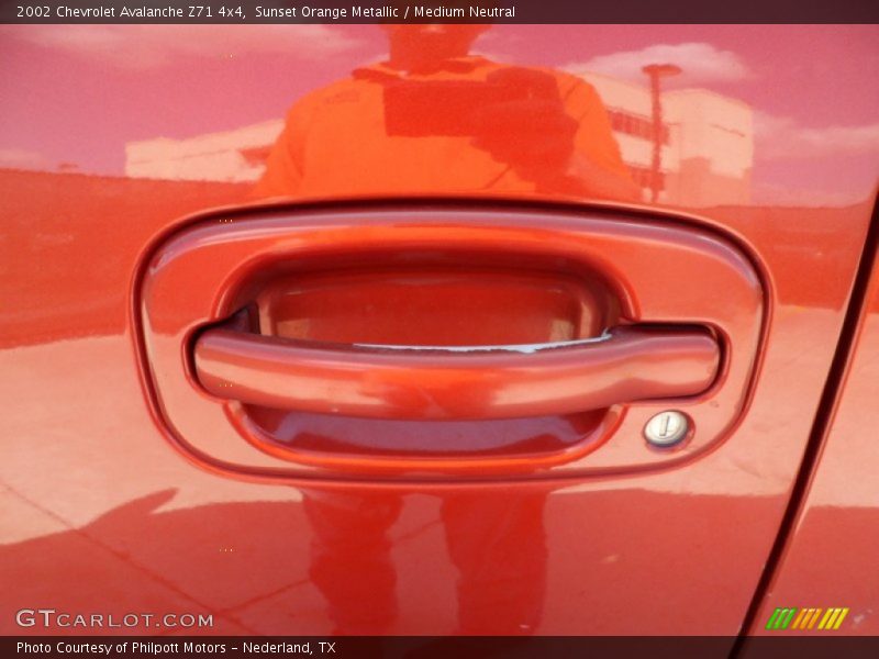 Sunset Orange Metallic / Medium Neutral 2002 Chevrolet Avalanche Z71 4x4