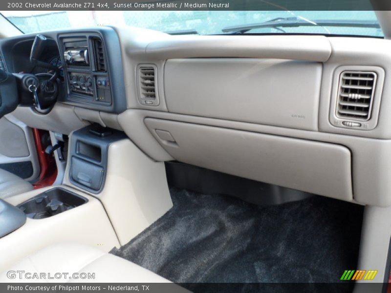 Sunset Orange Metallic / Medium Neutral 2002 Chevrolet Avalanche Z71 4x4