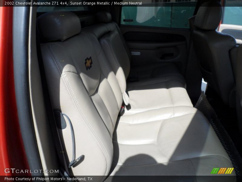 Sunset Orange Metallic / Medium Neutral 2002 Chevrolet Avalanche Z71 4x4