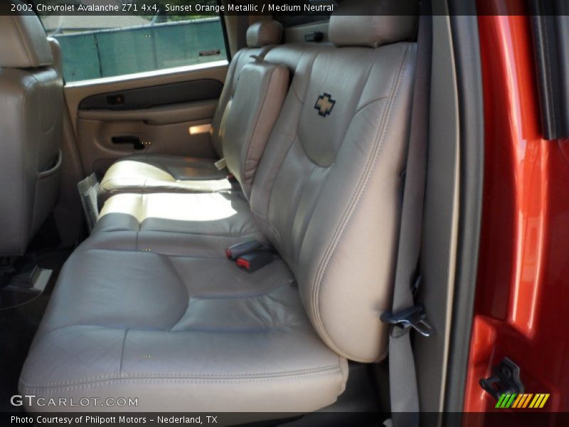 Sunset Orange Metallic / Medium Neutral 2002 Chevrolet Avalanche Z71 4x4