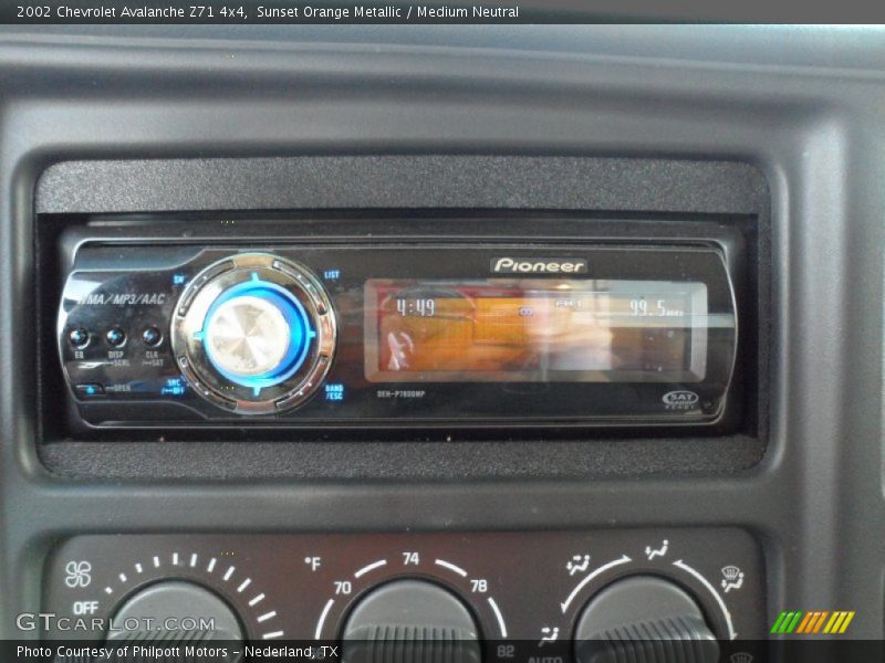 Sunset Orange Metallic / Medium Neutral 2002 Chevrolet Avalanche Z71 4x4