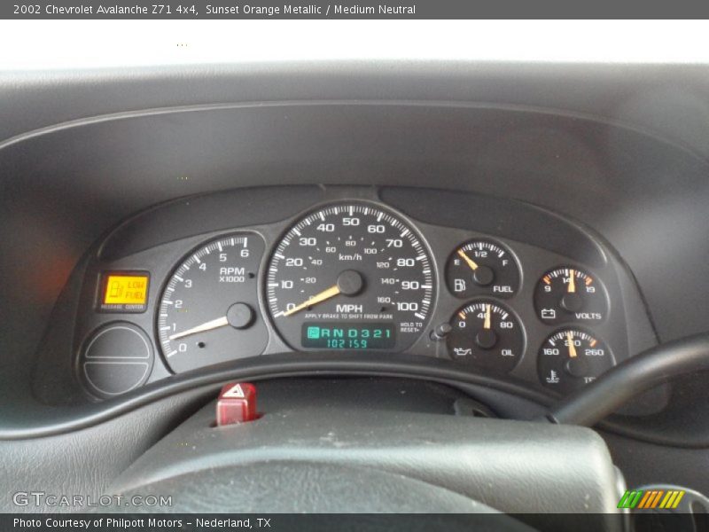 Sunset Orange Metallic / Medium Neutral 2002 Chevrolet Avalanche Z71 4x4