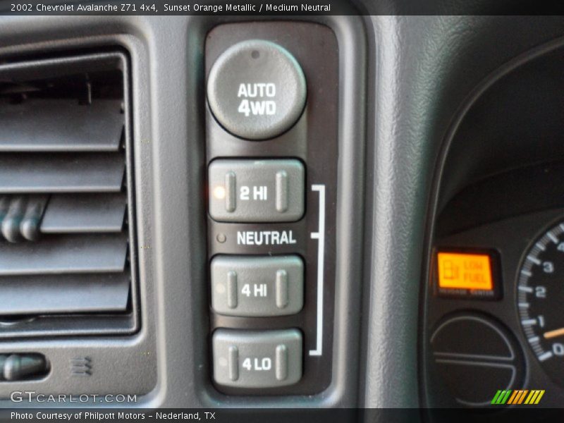 Sunset Orange Metallic / Medium Neutral 2002 Chevrolet Avalanche Z71 4x4