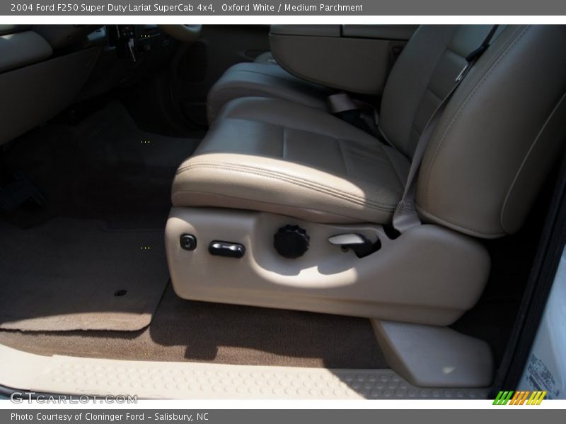 Oxford White / Medium Parchment 2004 Ford F250 Super Duty Lariat SuperCab 4x4