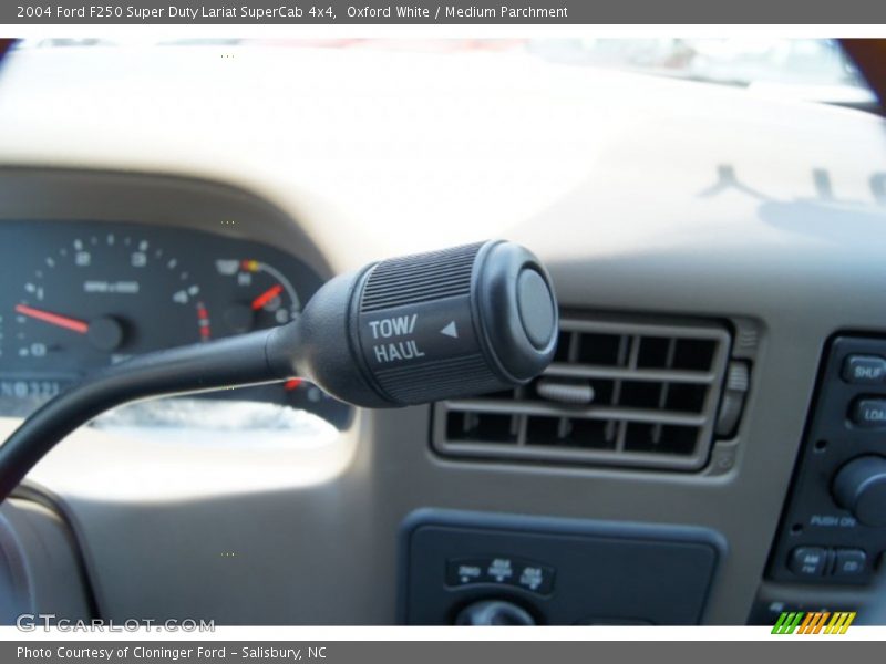 Oxford White / Medium Parchment 2004 Ford F250 Super Duty Lariat SuperCab 4x4