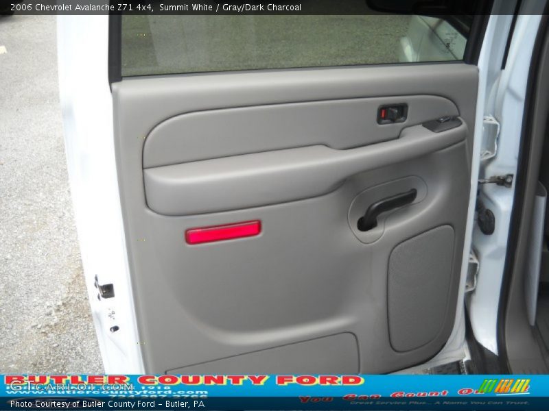 Summit White / Gray/Dark Charcoal 2006 Chevrolet Avalanche Z71 4x4