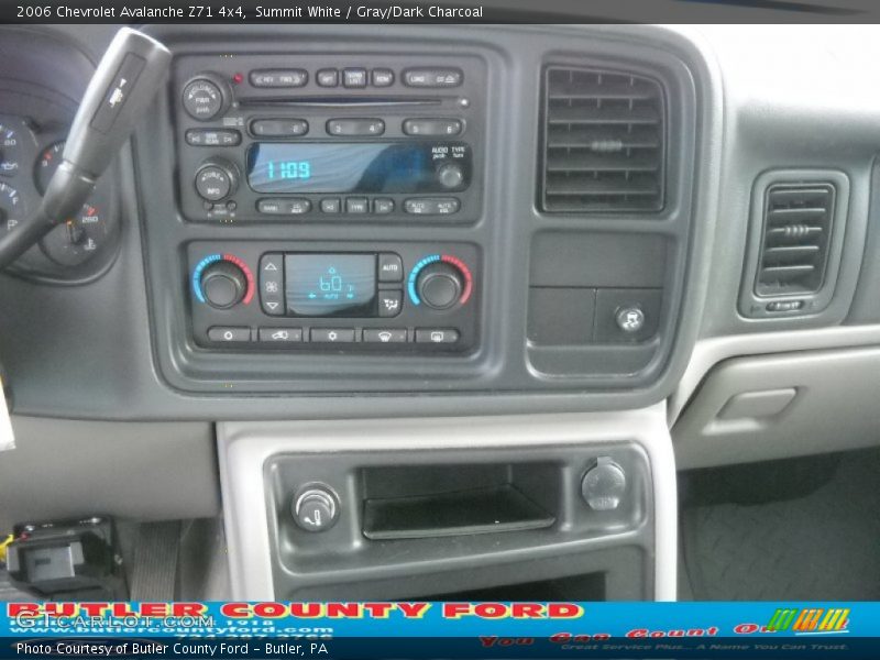 Summit White / Gray/Dark Charcoal 2006 Chevrolet Avalanche Z71 4x4