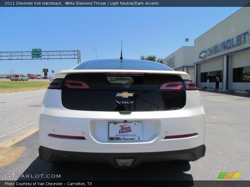 White Diamond Tricoat / Light Neutral/Dark Accents 2011 Chevrolet Volt Hatchback