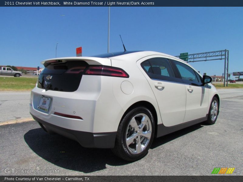 White Diamond Tricoat / Light Neutral/Dark Accents 2011 Chevrolet Volt Hatchback