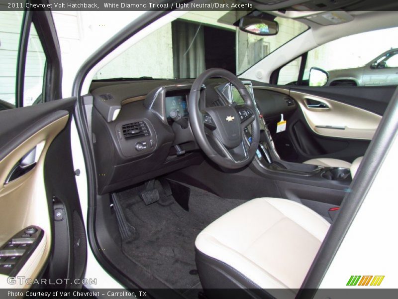  2011 Volt Hatchback Light Neutral/Dark Accents Interior