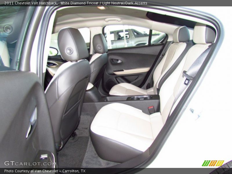  2011 Volt Hatchback Light Neutral/Dark Accents Interior