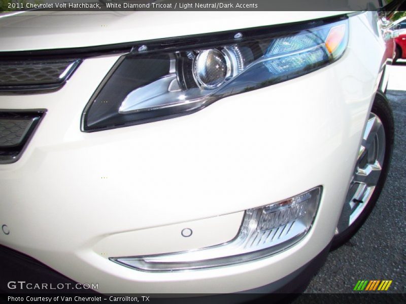 White Diamond Tricoat / Light Neutral/Dark Accents 2011 Chevrolet Volt Hatchback
