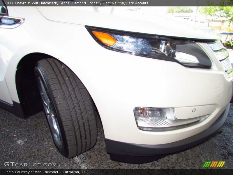 White Diamond Tricoat / Light Neutral/Dark Accents 2011 Chevrolet Volt Hatchback