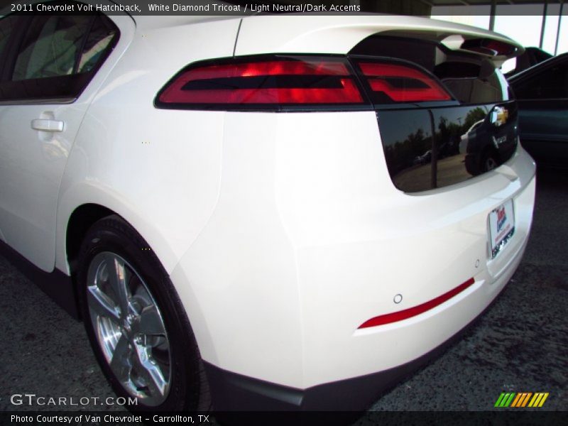 White Diamond Tricoat / Light Neutral/Dark Accents 2011 Chevrolet Volt Hatchback