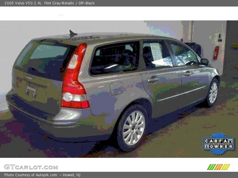 Flint Gray Metallic / Off-Black 2005 Volvo V50 2.4i