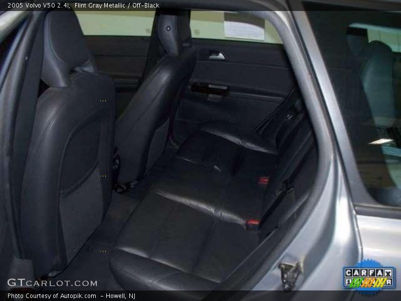 Flint Gray Metallic / Off-Black 2005 Volvo V50 2.4i