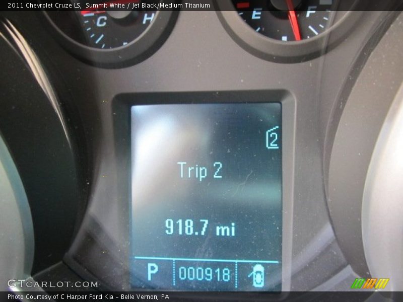Summit White / Jet Black/Medium Titanium 2011 Chevrolet Cruze LS