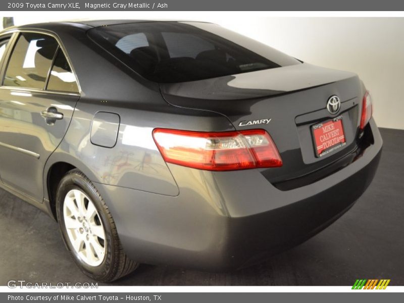 Magnetic Gray Metallic / Ash 2009 Toyota Camry XLE