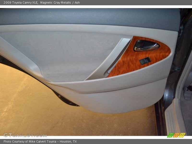 Magnetic Gray Metallic / Ash 2009 Toyota Camry XLE