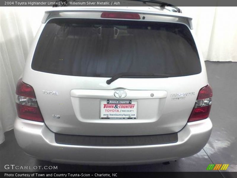 Millenium Silver Metallic / Ash 2004 Toyota Highlander Limited V6