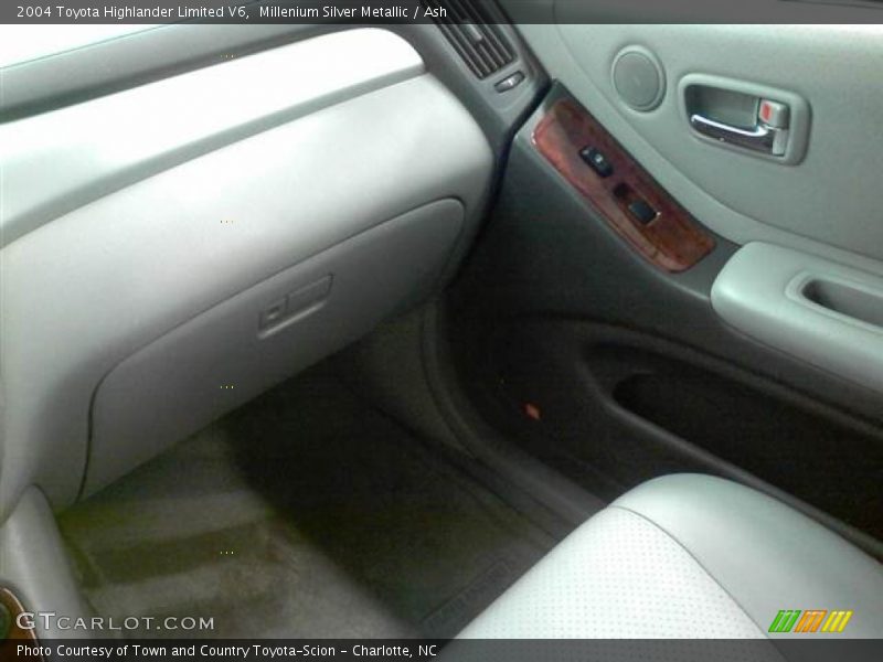 Millenium Silver Metallic / Ash 2004 Toyota Highlander Limited V6
