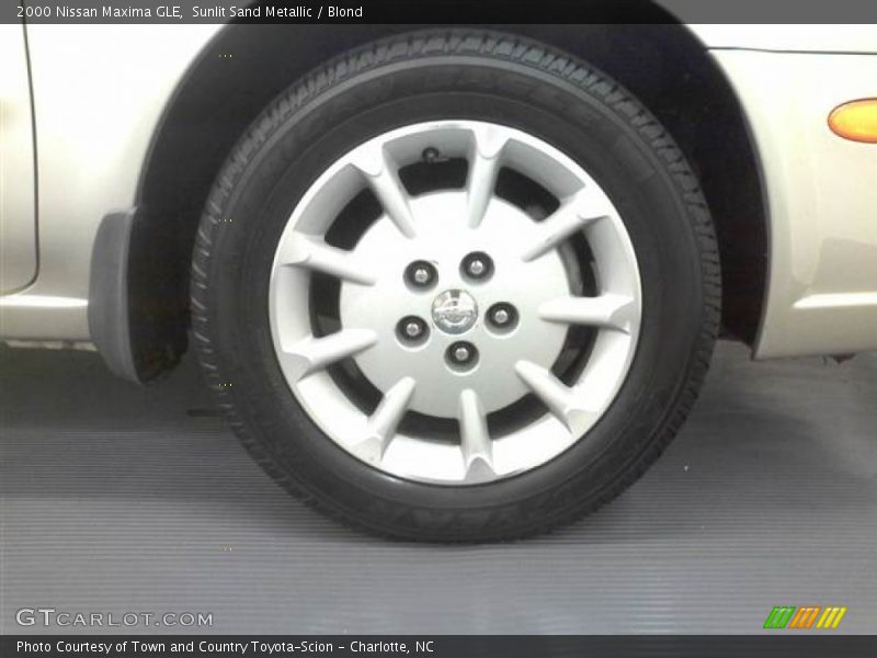 Sunlit Sand Metallic / Blond 2000 Nissan Maxima GLE