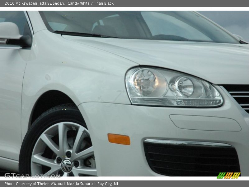 Candy White / Titan Black 2010 Volkswagen Jetta SE Sedan