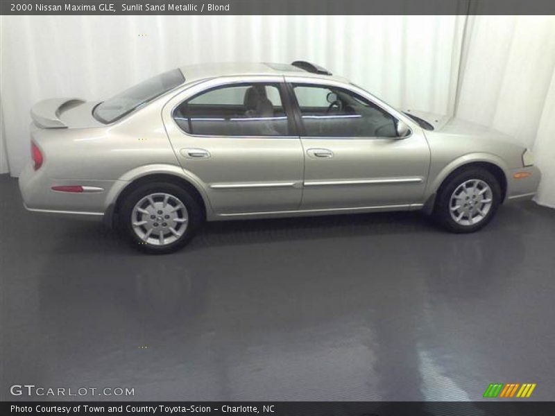 Sunlit Sand Metallic / Blond 2000 Nissan Maxima GLE
