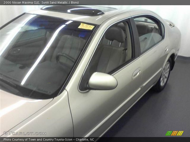 Sunlit Sand Metallic / Blond 2000 Nissan Maxima GLE