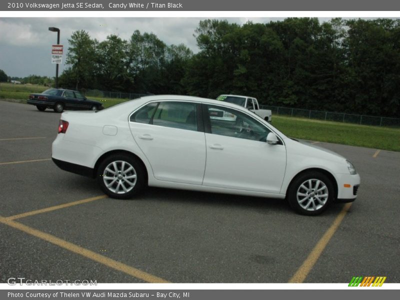 Candy White / Titan Black 2010 Volkswagen Jetta SE Sedan