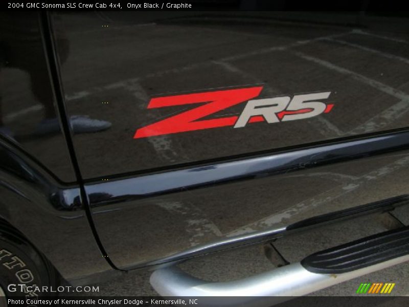 Onyx Black / Graphite 2004 GMC Sonoma SLS Crew Cab 4x4