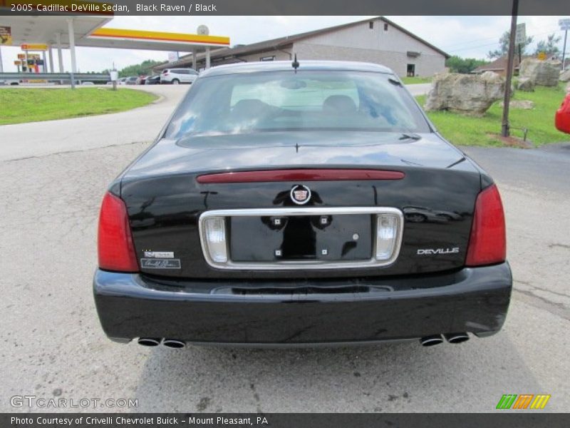 Black Raven / Black 2005 Cadillac DeVille Sedan