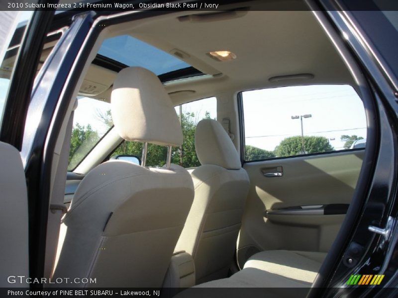 Obsidian Black Pearl / Ivory 2010 Subaru Impreza 2.5i Premium Wagon
