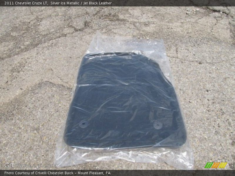 Silver Ice Metallic / Jet Black Leather 2011 Chevrolet Cruze LT