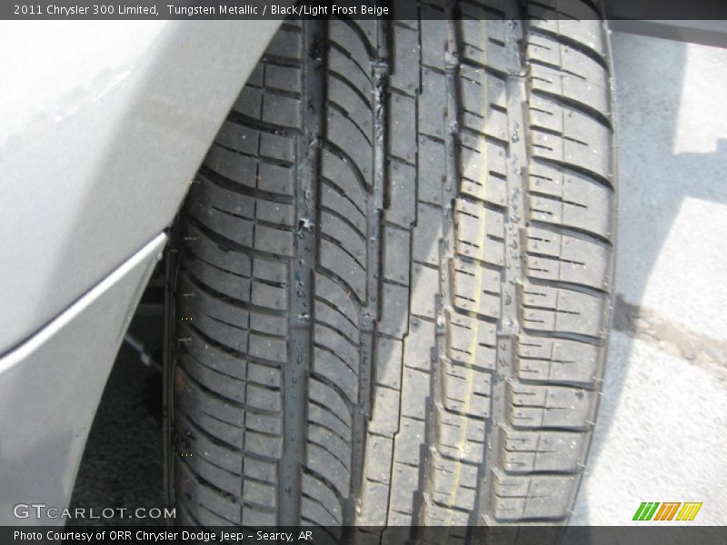 Tungsten Metallic / Black/Light Frost Beige 2011 Chrysler 300 Limited