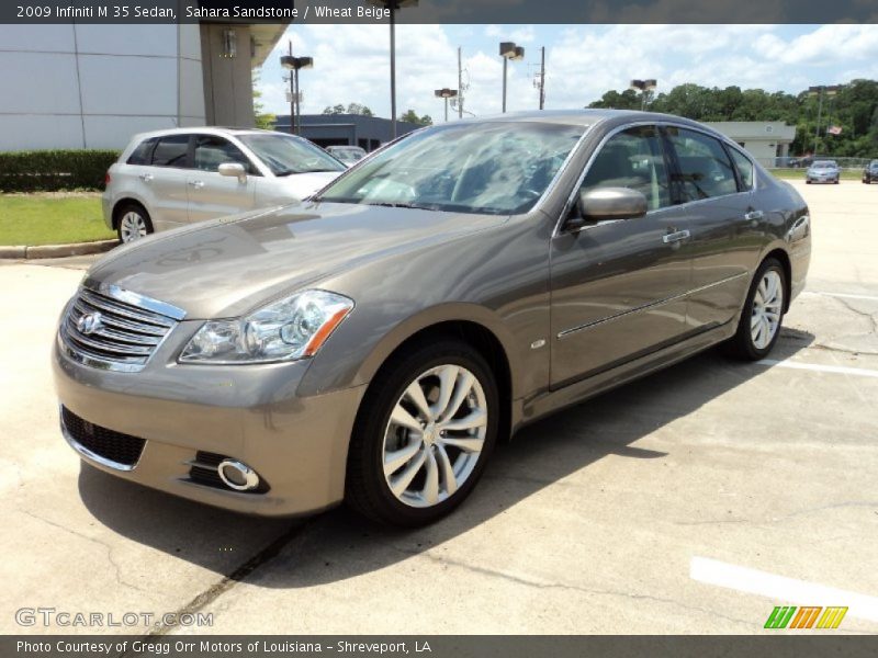 Front 3/4 View of 2009 M 35 Sedan