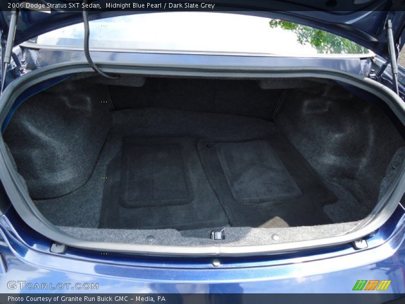  2006 Stratus SXT Sedan Trunk
