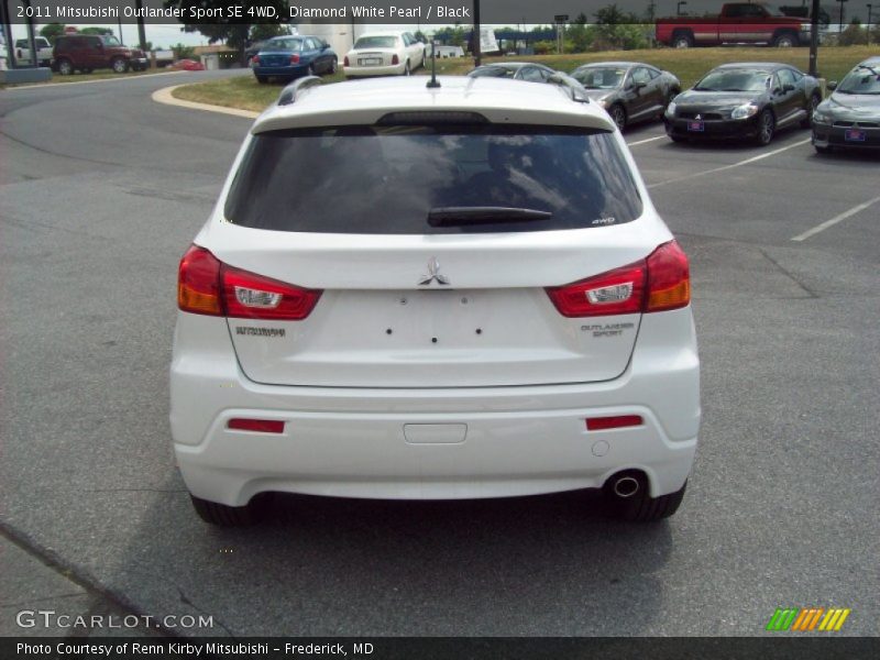 Diamond White Pearl / Black 2011 Mitsubishi Outlander Sport SE 4WD