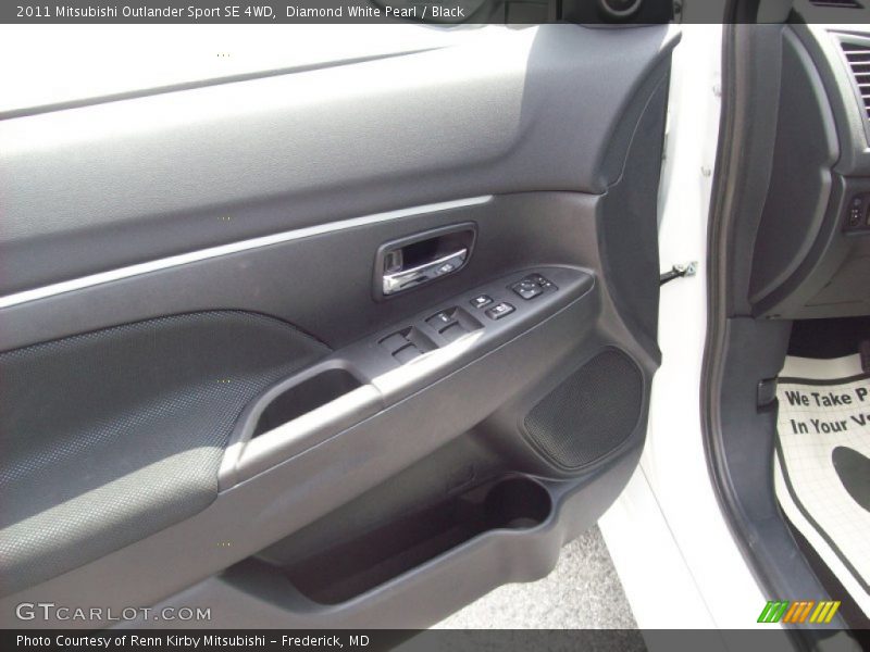 Diamond White Pearl / Black 2011 Mitsubishi Outlander Sport SE 4WD