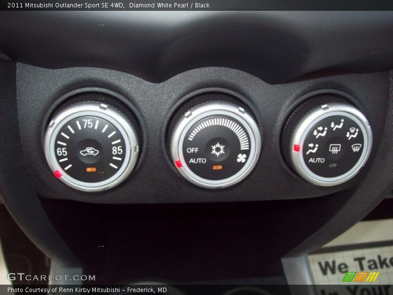 Diamond White Pearl / Black 2011 Mitsubishi Outlander Sport SE 4WD