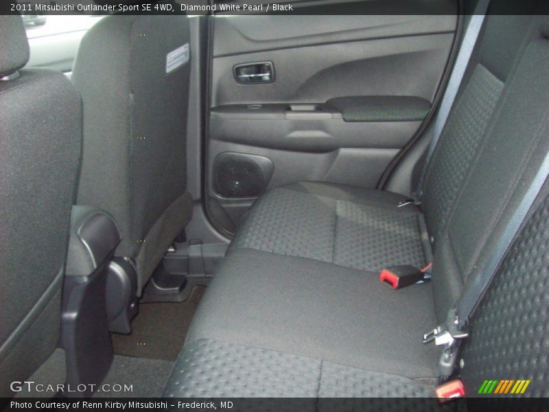 Diamond White Pearl / Black 2011 Mitsubishi Outlander Sport SE 4WD
