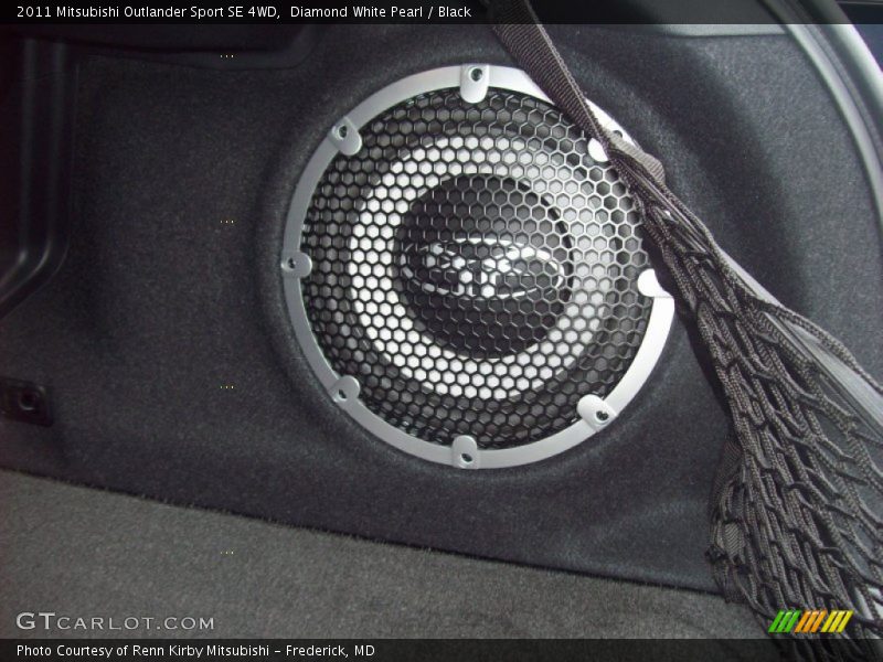 Diamond White Pearl / Black 2011 Mitsubishi Outlander Sport SE 4WD