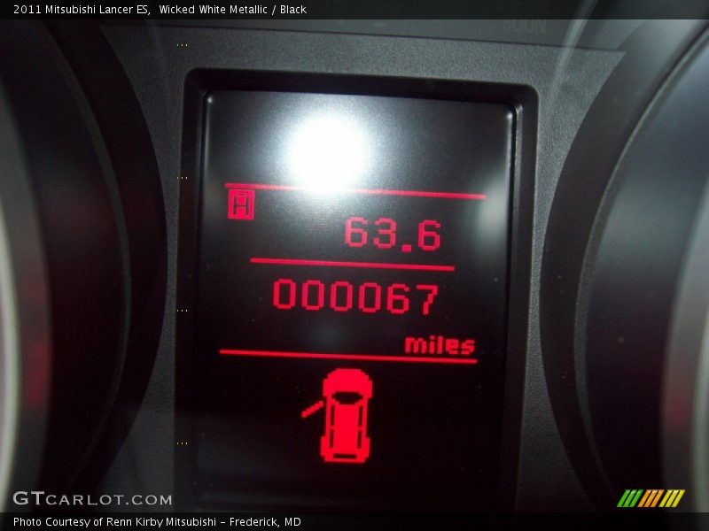 Wicked White Metallic / Black 2011 Mitsubishi Lancer ES