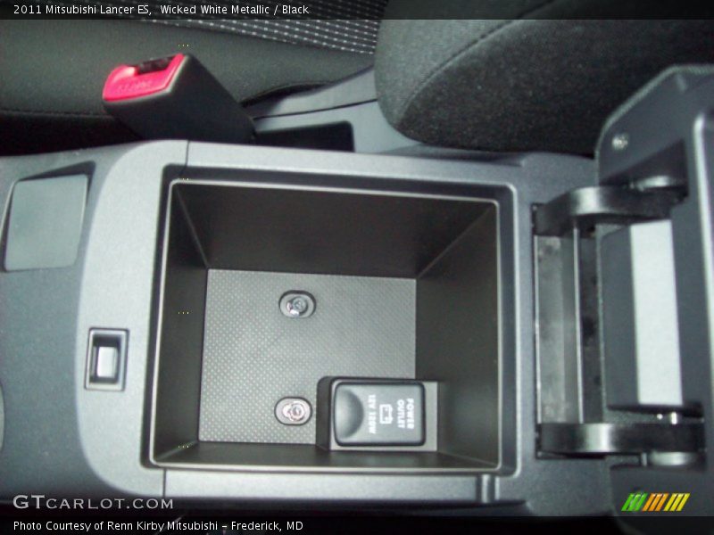 Wicked White Metallic / Black 2011 Mitsubishi Lancer ES
