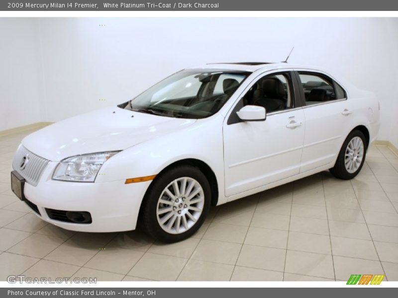 Front 3/4 View of 2009 Milan I4 Premier