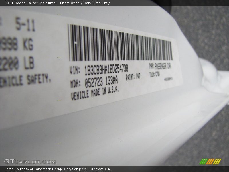 Bright White / Dark Slate Gray 2011 Dodge Caliber Mainstreet