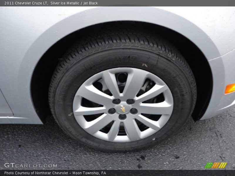 Silver Ice Metallic / Jet Black 2011 Chevrolet Cruze LT